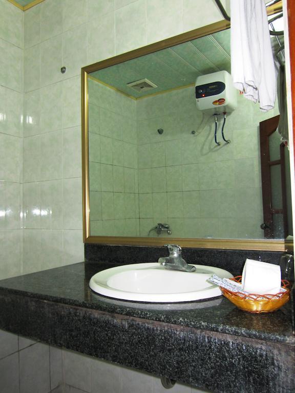 Green Bay Hotel Ха Лонг Екстериор снимка